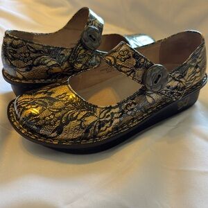 Alegria Paloma Gold Lace Mary Jane Black Tumble Loafers Size 37